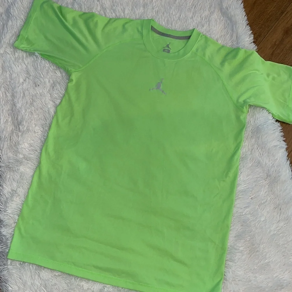 MEN'S JORDAN SHORT-SLEEVE CREW T-SHIRT size Medium